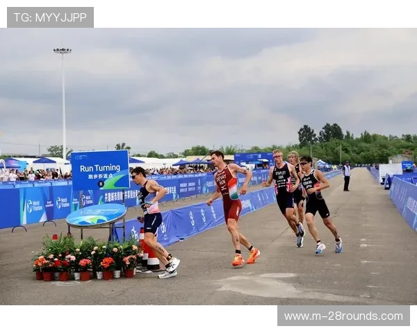 铁人三项世界杯弗洛里亚诺波利斯站，游泳自行车跑步依次展开