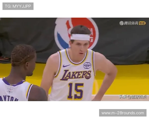 里夫斯因左小腿酸痛退出圣诞大战，湖人三节落后火箭18分